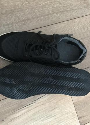 Кросівки чорного кольору2 фото