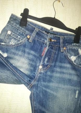 Оригинальные укороченные джинсы бойфренды dsquared с рваными сердечками размер 364 фото