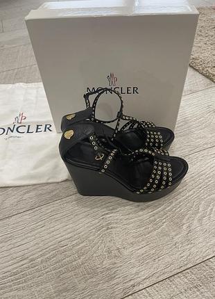 Босоножки moncler