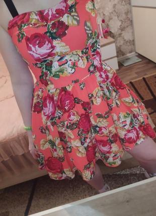 Короткое платье с пышной юбкой4 фото
