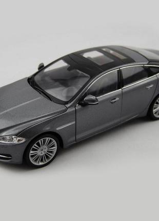 Металева колекційна моделька jaguar xj 2010