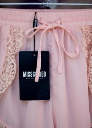 Брендові шорти в білизняному стилі від missguided