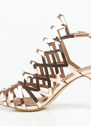 Босоножки на каблуке steve madden