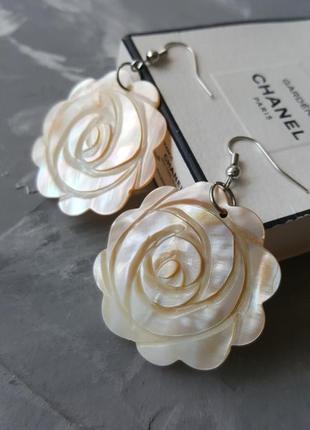 Жемчужные серьги перламутр натуральный розы цветы резные