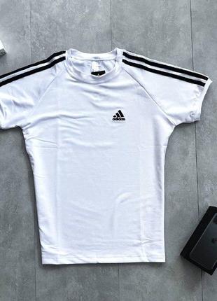 Футболка с лампасами из лого adidas