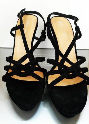 Босоніжки, туфлі donna piu