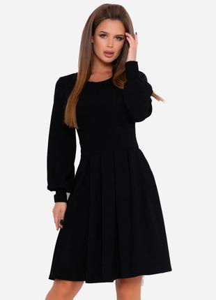 Класичне жіноче трикотажне плаття, чорне