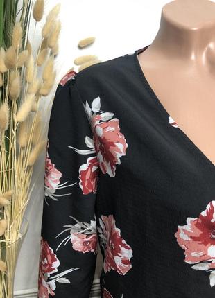 Блузка на запах в цветах2 фото