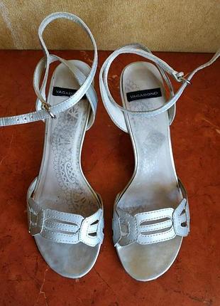 Босоножки открытые серебристые vagabond