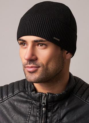 Мужская черная весенняя шапка классическая весна-осень