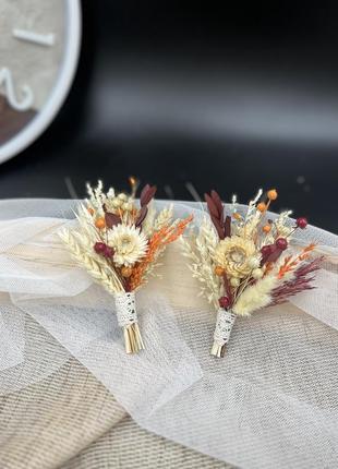 Бутоньєрки з сухоцвітів  в марсала та оранжевих тонах