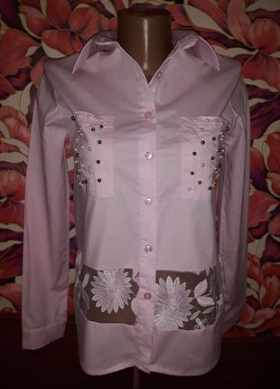 Красивая рубашка нежно-розового цвета,с вышивкой,жемчугомразмер 422 фото