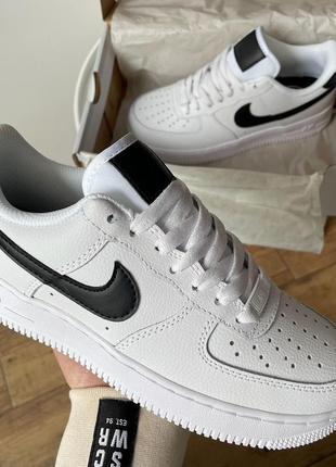 Женские кожаные кроссовки nike air force 1 white black#найк1 фото