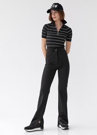 Жіночі чорні брюки штани-кльош високої посадки з розрізами внизу