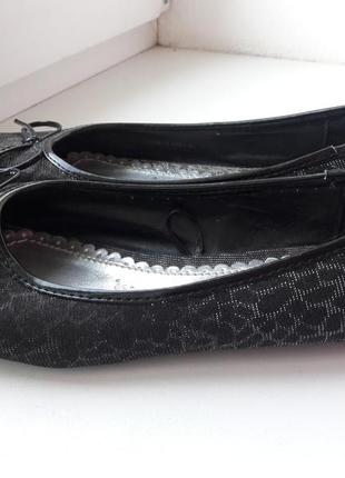 Балетки туфли черные с серебристым рисунком