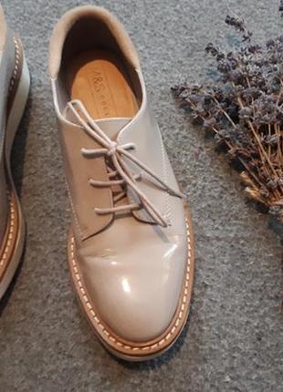 Туфлі брендові лакові класика беж світлі нюд