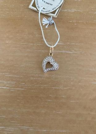 Золотой кулон сердечко