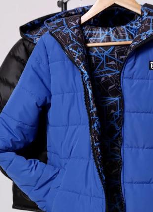 Куртка двухстороння
демі кевін 


134-140електрик/ абстракція