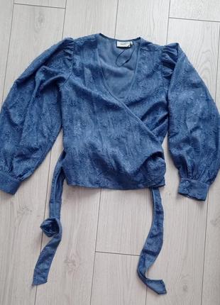 Стильная блузка небесного цвета с цветами 💙💛