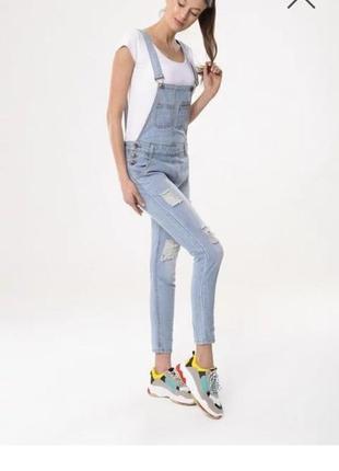 Джинсовый полукомбинезон