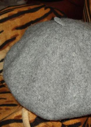 Супер бере сірого кольору,100% вовна,60-62cm.