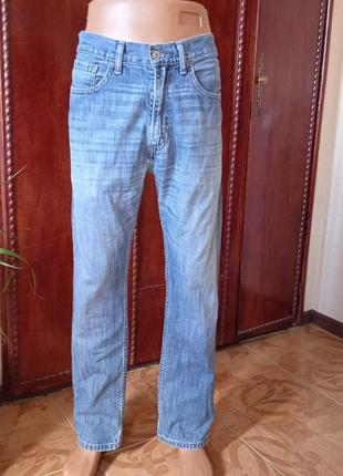 Джинси levi's.