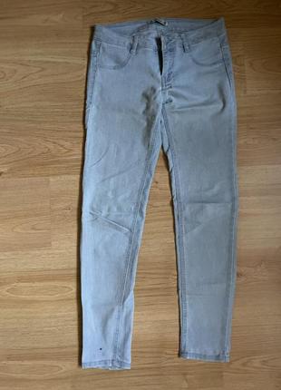 Джинсы pull & bear slim fit 2 пары голубого и темно зеленого цвета