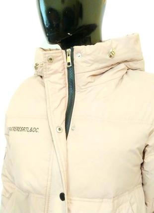 Стеганная женская демисезонная куртка бежевого цвета3 фото