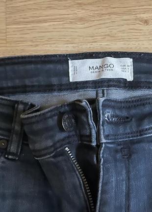 Джинсы mango casual slim fit, skinny 2 пары темно - синие и темно серые с потертостями3 фото