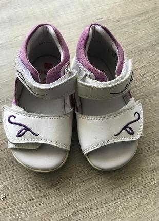 Босоніжки дитячи