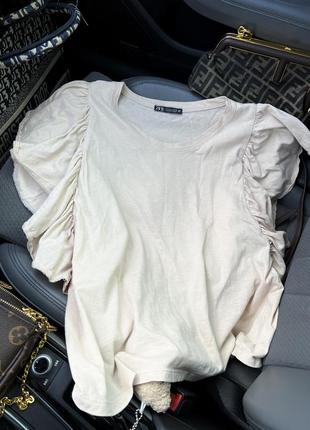 Бежевая шикарная блузка футболка zara с пышными рукавами воланами