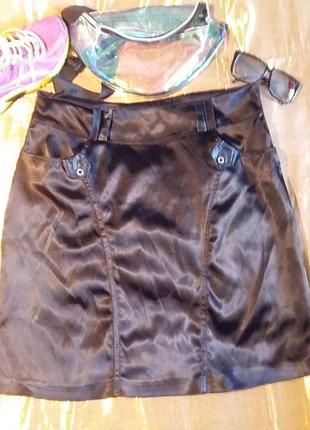 Атласная черная юбка с карманами разрезики сбоку 48-50р.