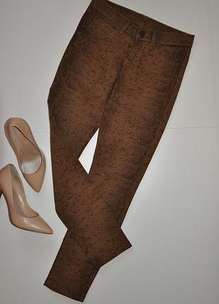 Укорочені брюки сигарети denim co в зміїний принт