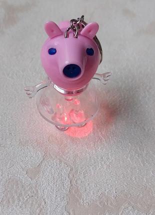 Светящийся брелок свинка пеппа5 фото