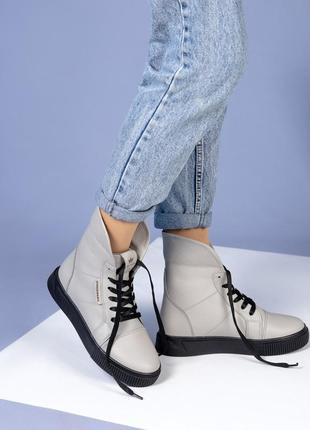 Сірі жіночі шкіряні демісезонні черевики на шнурку3 фото