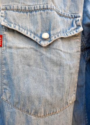 Мужская джинсовая рубашка levi's.3 фото