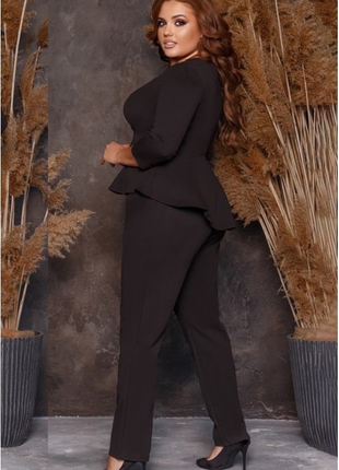 Черный элегантный костюм