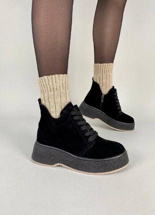 Ботинки женские замшевые черные на байке