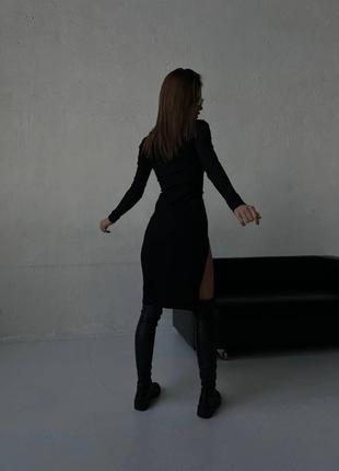 Женственное платье с эффектным вырезом платье с разрезом на ноге5 фото