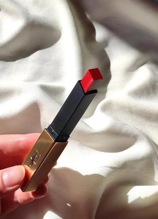 Надзваблива матова помада yves saint laurent rouge pur couture the slim lather-matte lipstick2 фото