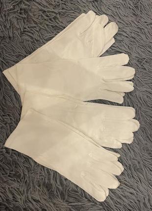 Белые перчатки1 фото