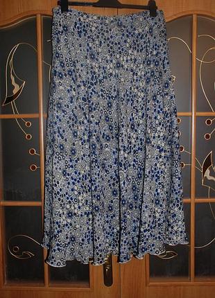 Красива довга спідниця в підлогу