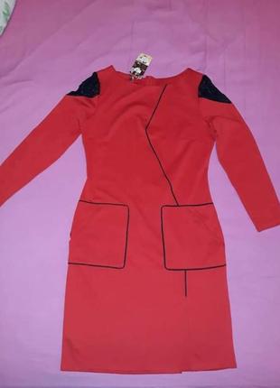 Стильное модное красное платье миди с карманами и гипюром