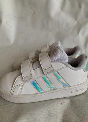 Кроссовки adidas