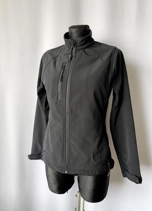 Женская курточка спортивная черная куртка ветровка софтшелл женская jerzees 140f2 фото