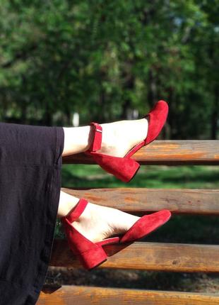 Туфли замшевые красные с круглым носком на каблуке 4см6 фото