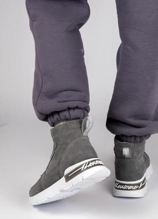 Женские замшевые серые демисезонные кроссовки-ботинки9 фото