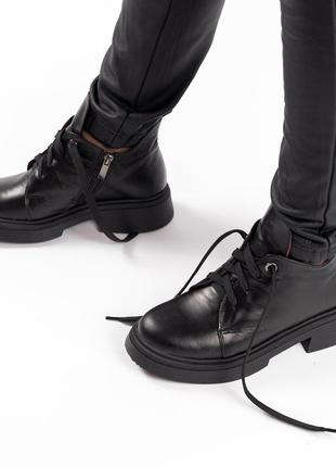 Женские черные кожаные полуботинки на шнурках10 фото