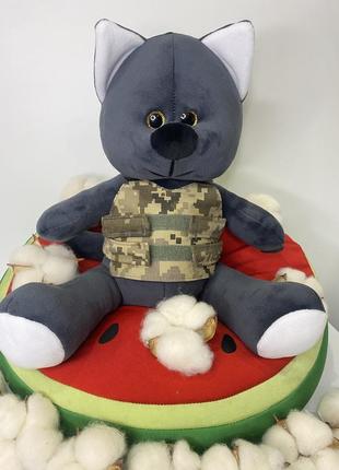 М'яка іграшка котик у бронежилеті