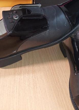 Новые лаковые женские туфли